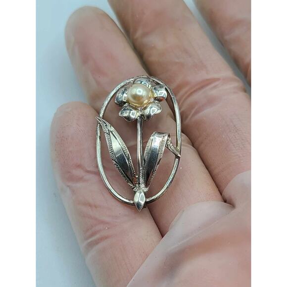 Vintage Sterling Silver Brooch 1 3/8" Flower. Marked 'Sterling' - Picture 5 of 10
